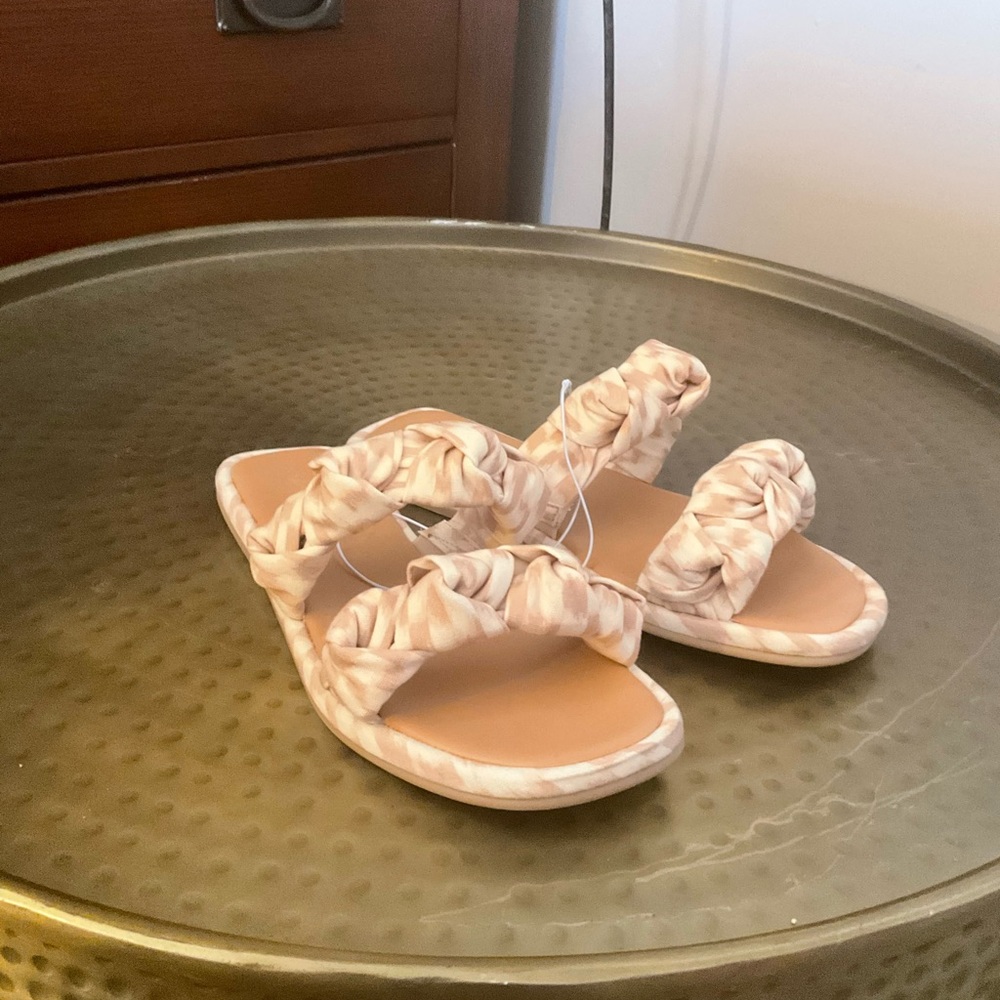 Universal Thread Knotted Sandals - Picture 3 of 9